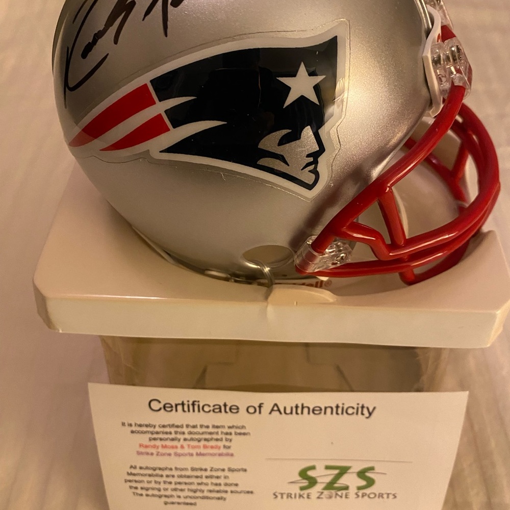 Tom Brandy & Randy Moss Autograph Mini Helmet - Picture 10 of 10